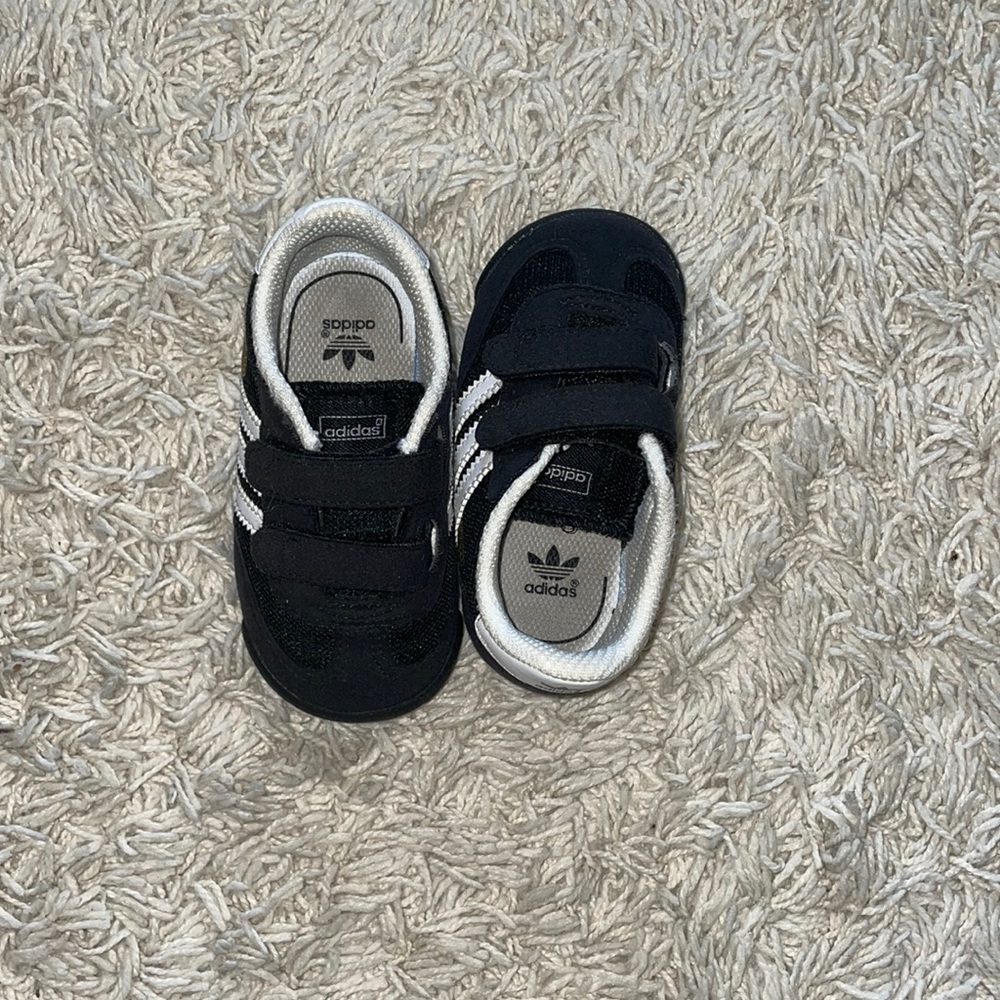 Boys Black Adidas Sneakers ✨